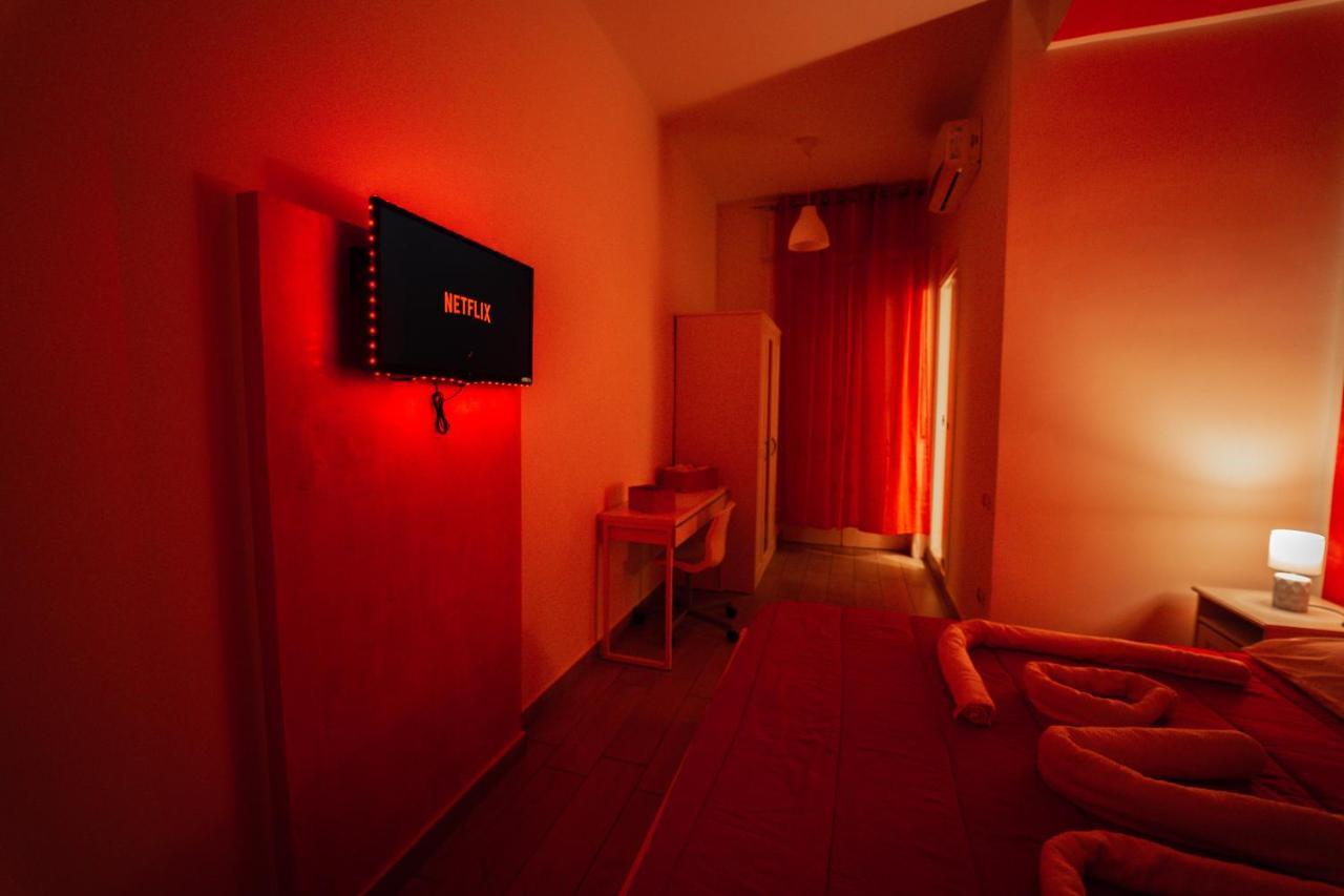 O Vic' Stritt' Hotel เนเปิลส์ ภายนอก รูปภาพ