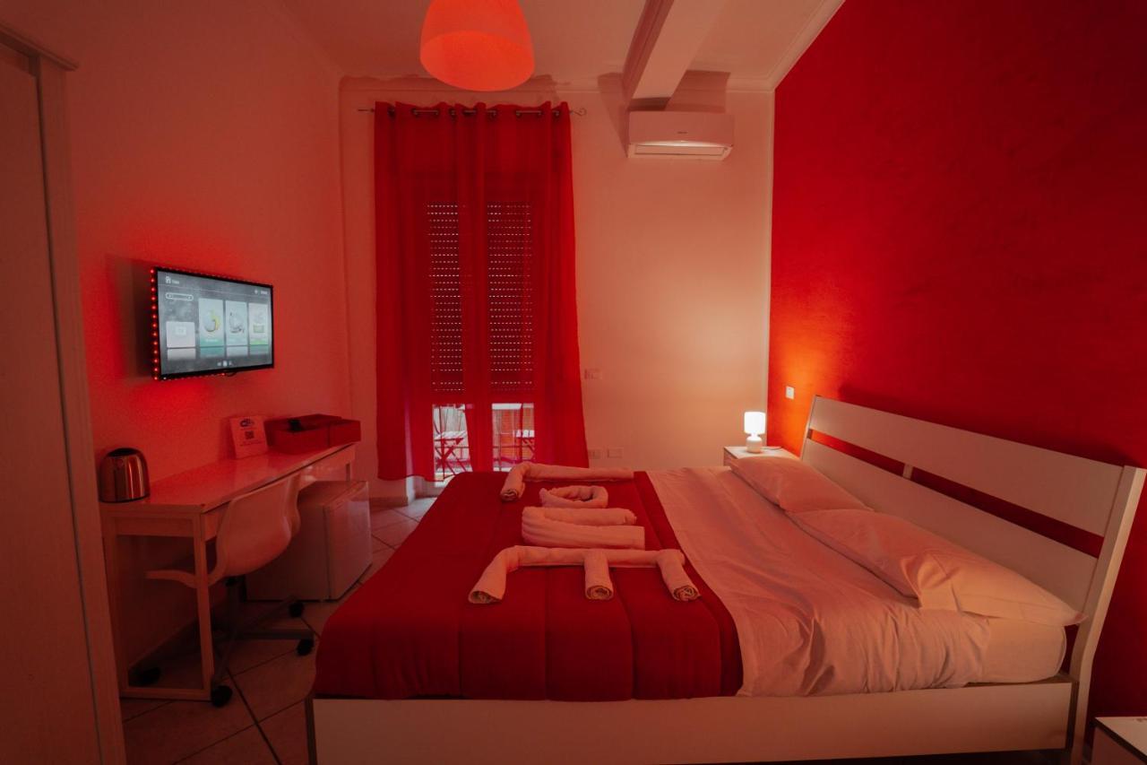 O Vic' Stritt' Hotel เนเปิลส์ ภายนอก รูปภาพ
